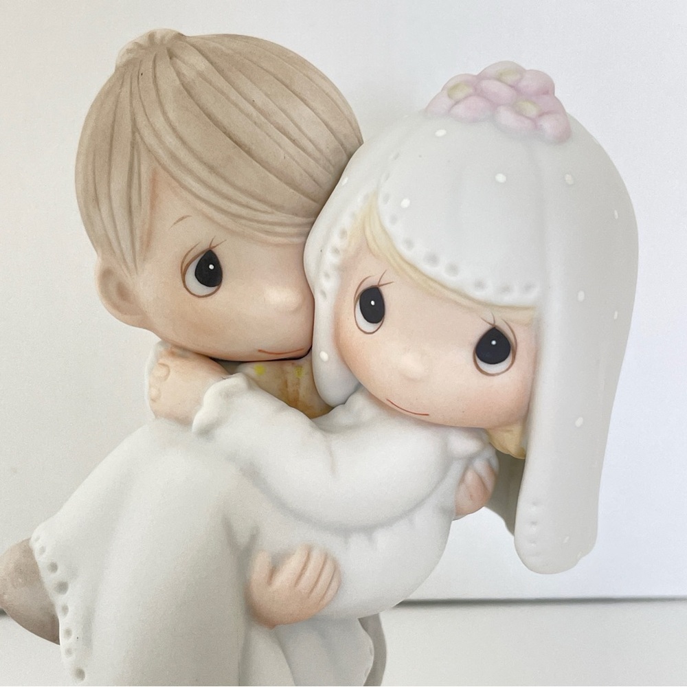 Vintage Precious Moments Bride and Groom Wedding Figurine “Bless You Two” - Picture 8 of 11